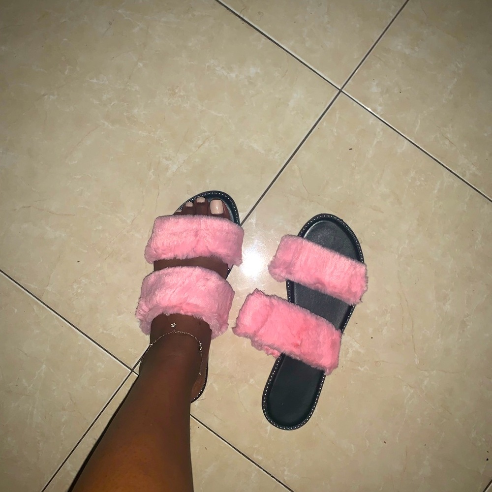 Fur sandals